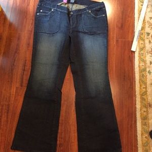 NWT - Torrid jeans with button back pockets 18R
